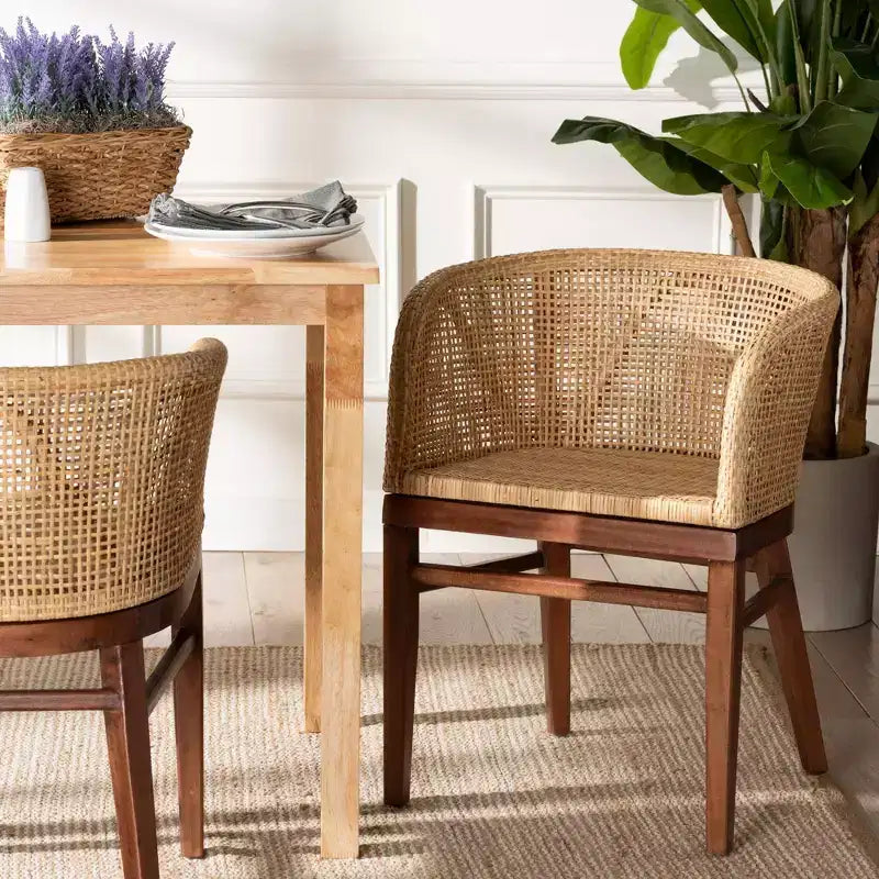 bali & pari Papua Dining Chair: Structure en acacia, Rotin tissé, Style bohème, Assemblage requis